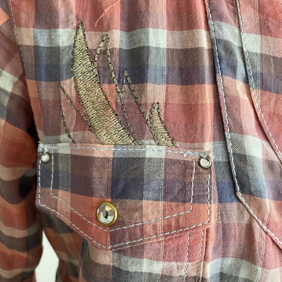 Beautiful Shirt with Designs - Picture 2 of 14